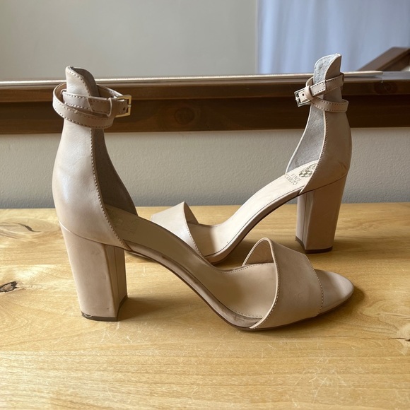 VINCE CAMUTO CORLINA ANKLE STRAP HEELED SANDAL 12M BEIGE MINIMALIST NEUTRAL CHIC - Picture 2 of 12